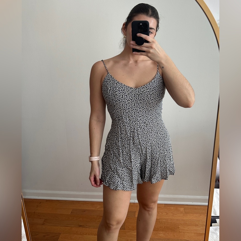 Zara Romper w/Dainty Floral Print